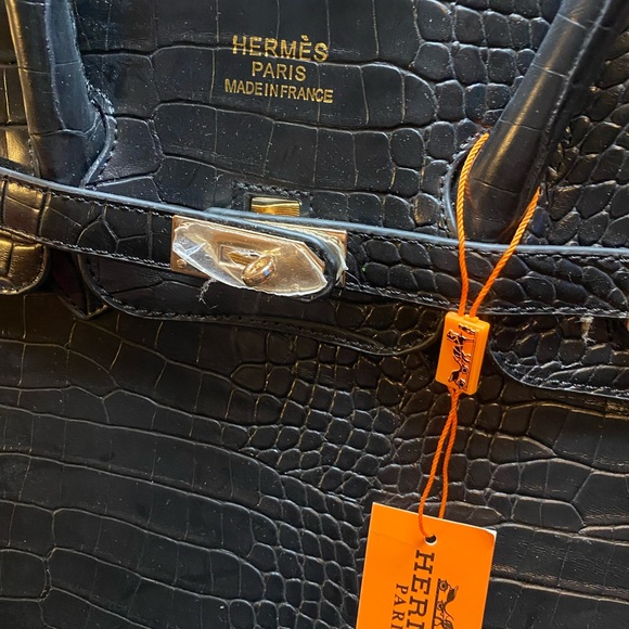 Black Faux Crocodile Set - Picture 2 of 7